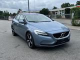 Volvo V40 Momentum Full LED / TÜV Neu - Volvo V40 mit Benzin-Antrieb: Limousine, Momentum