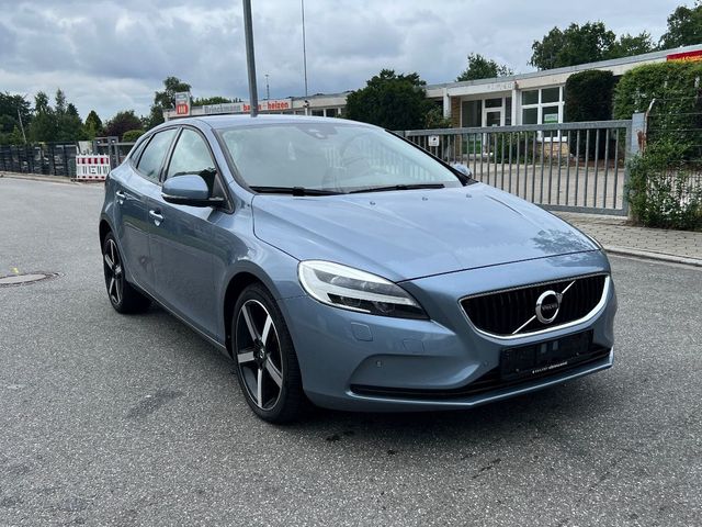 Volvo V40 Momentum Full LED / TÜV Neu
