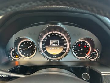 MYAUTOCENTER – Gebraucht- und Jahreswagen mit Werkstattservice in Pfaffenhofen Mercedes-Benz E 200 *AHK*Abstandstempo*Teilleder*Szhz*