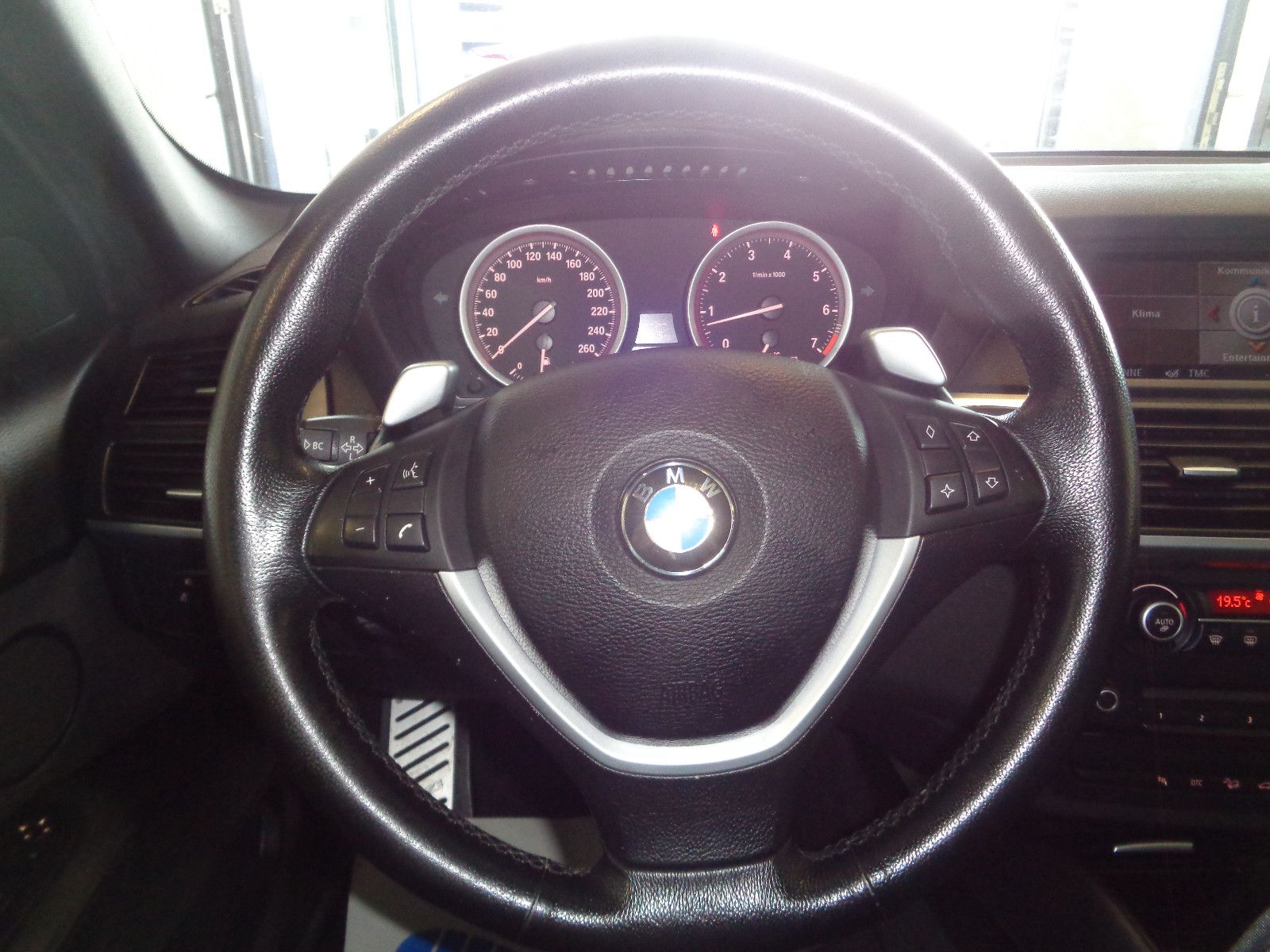 Fahrzeugabbildung BMW X6 xDrive50i / Lagerschaden !!!