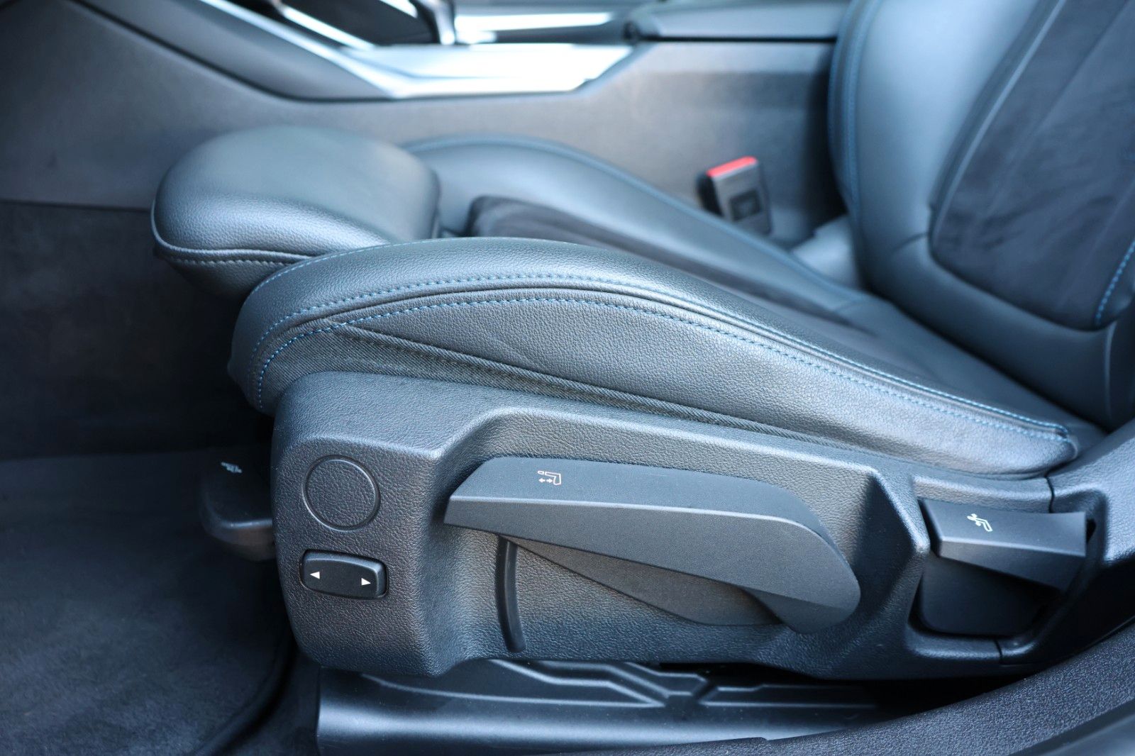 BMW 330e Touring Hybrid M/ACC/Cockpit/KAMERA/SPUR/19 foto 25