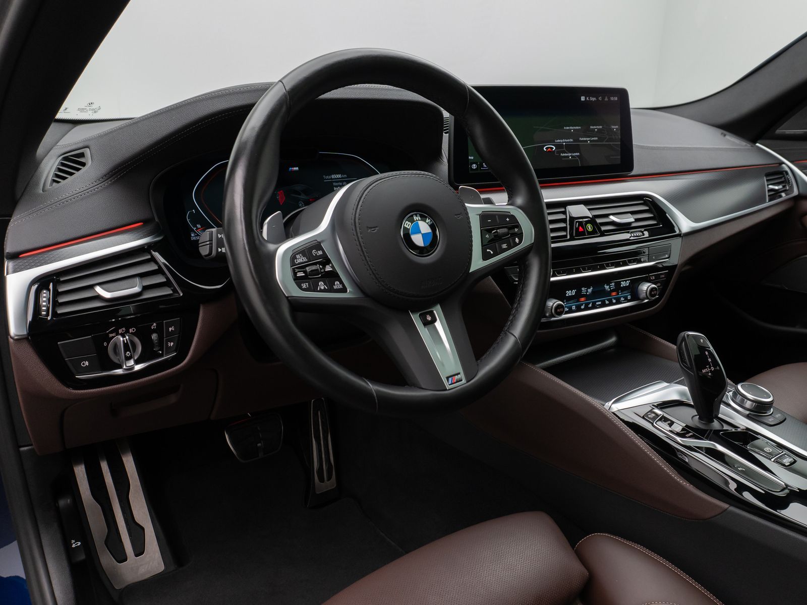 Fahrzeugabbildung BMW 540d xD M Sport Glasdach Kamer Laser HUD H/K 19"