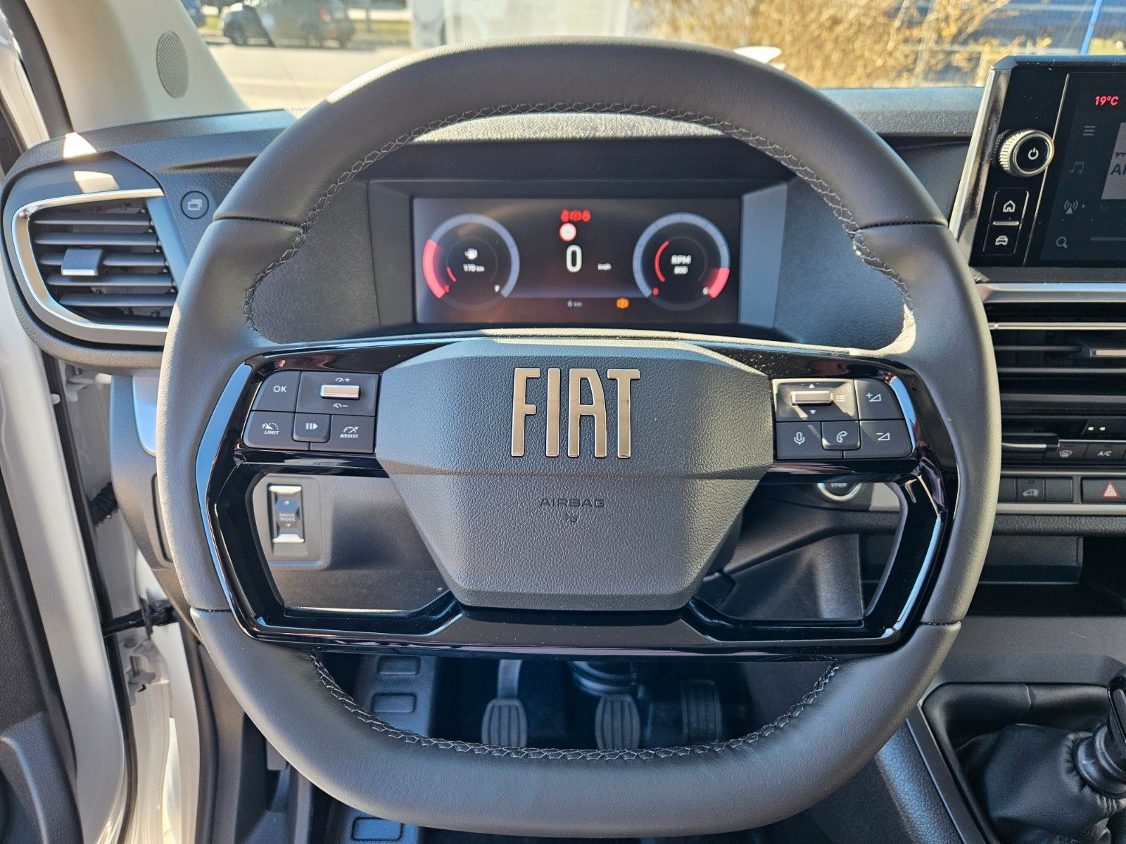 Fahrzeugabbildung Fiat Scudo Kastenwagen L2 145 PS/Worksite Paket