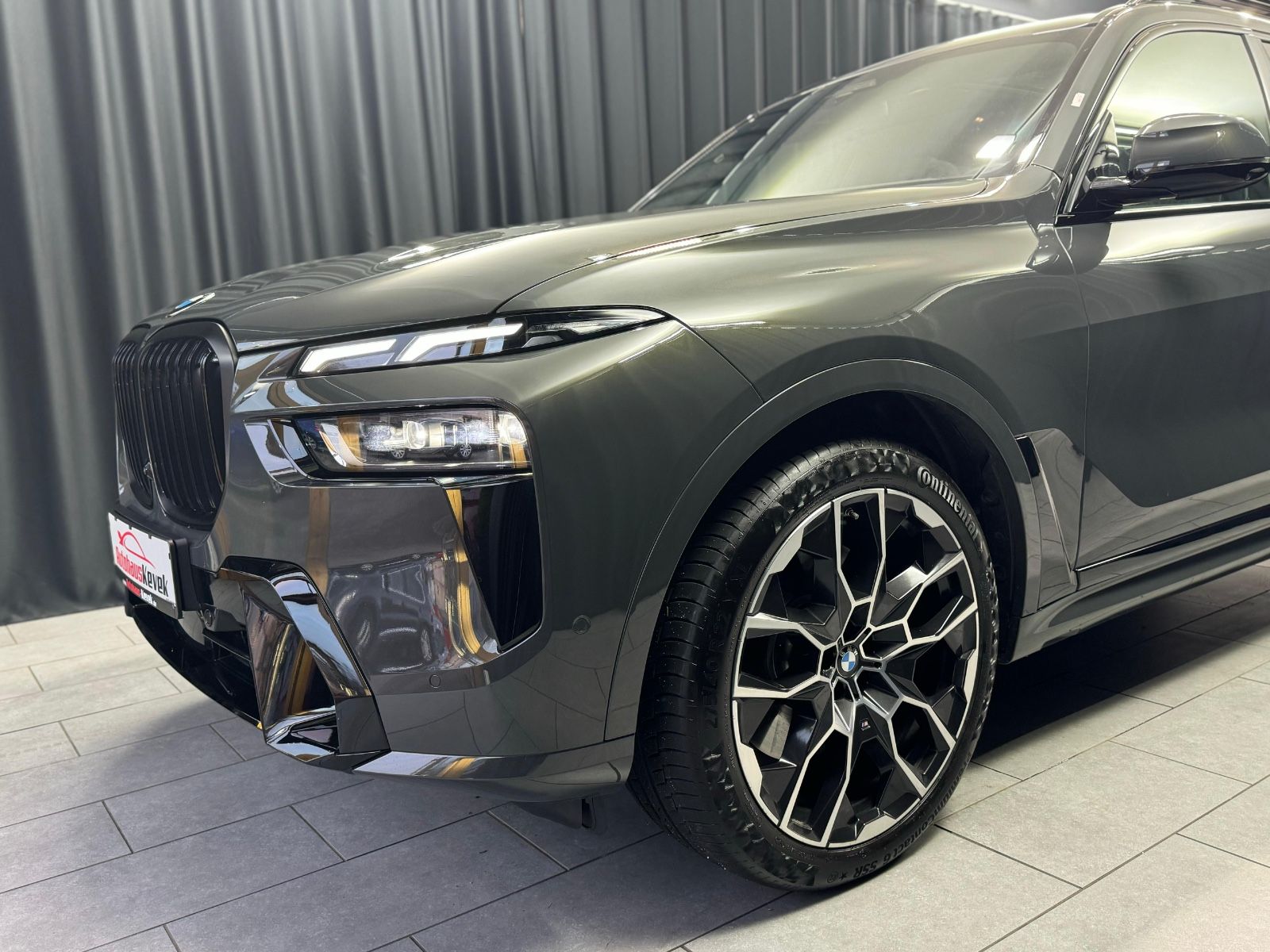 Fahrzeugabbildung BMW X7 xDrive 40 d M Sport Pro |22-ZOLL|7 SITZE|AHK