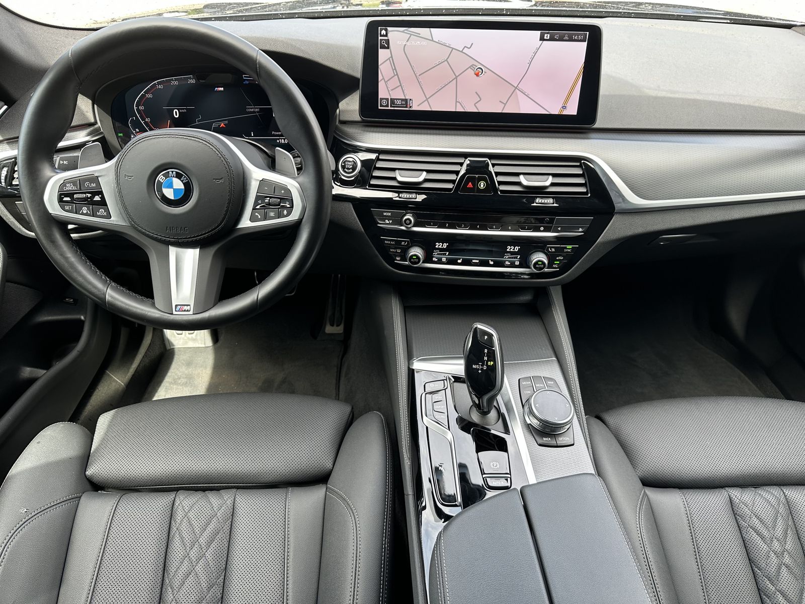 Fahrzeugabbildung BMW 520d M-Sport NAV+LED+ACC+SHZ+VCOCK+LEDER+KEYLESS