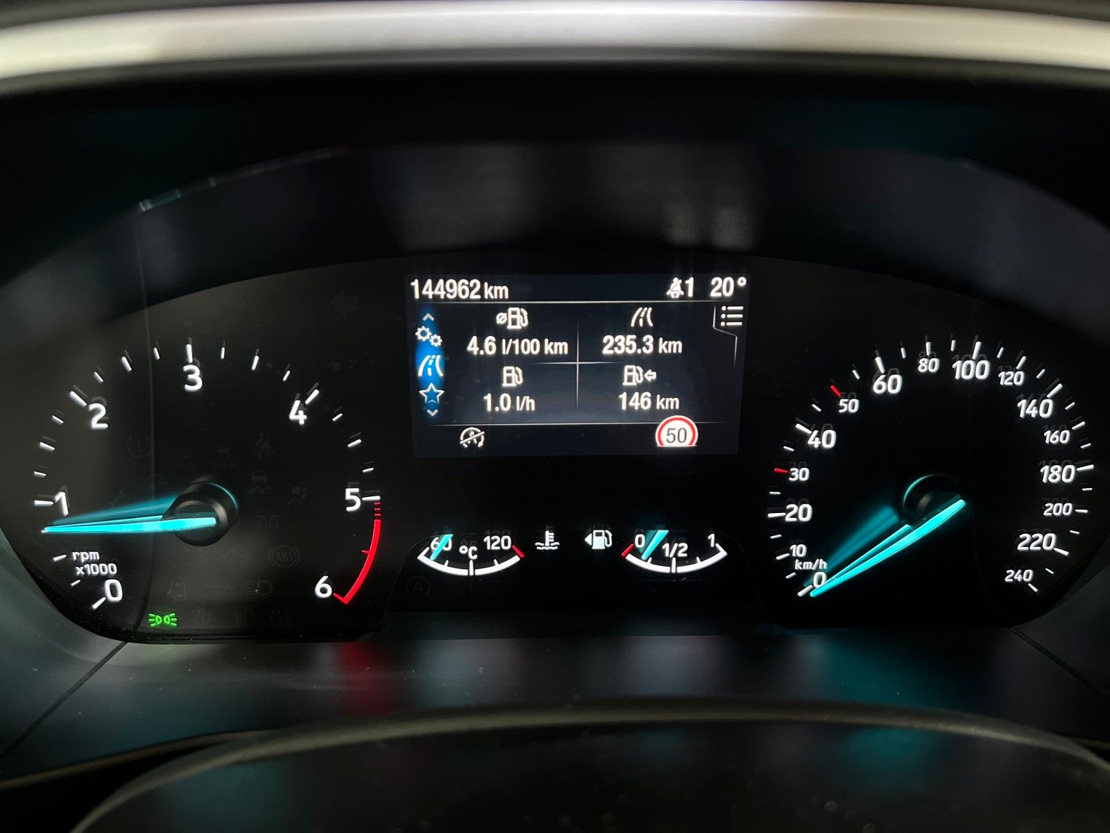 Fahrzeugabbildung Ford Focus Turnier  1,5 TDCI *E-HECKKLAP *SPUR*DAB*