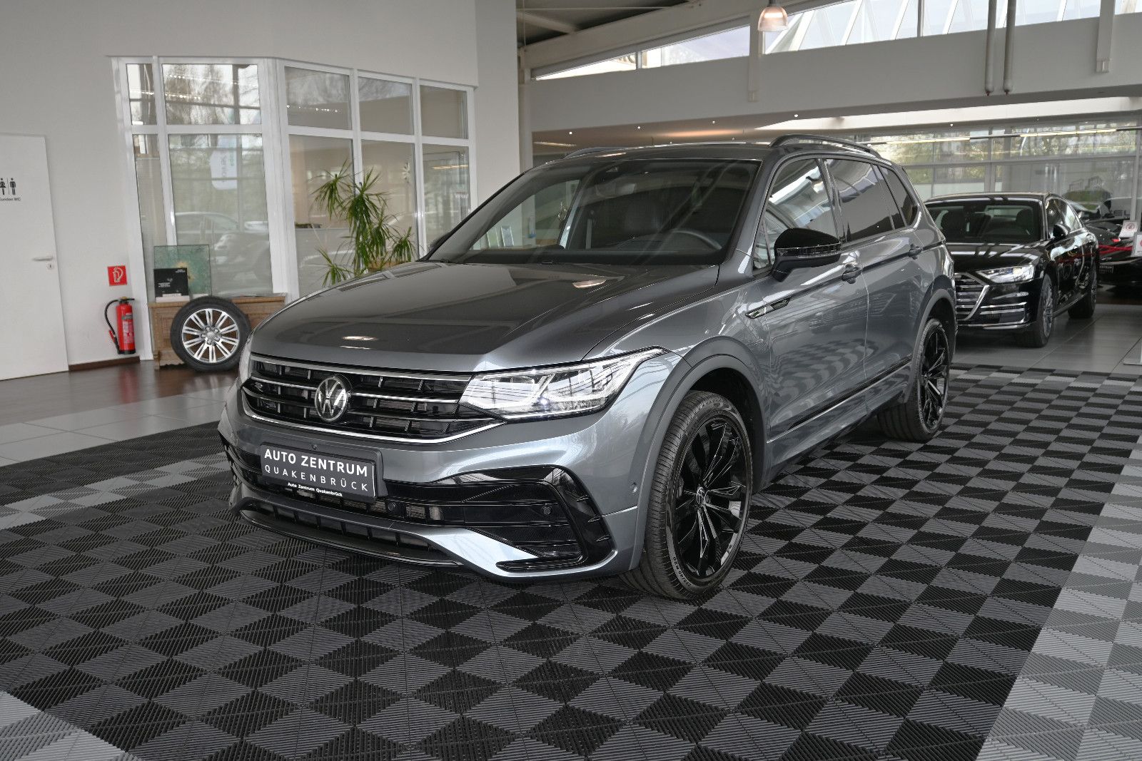 Volkswagen Tiguan Allspace 2.0 TDI R-Line 4M Pano LED Navi imagem 3