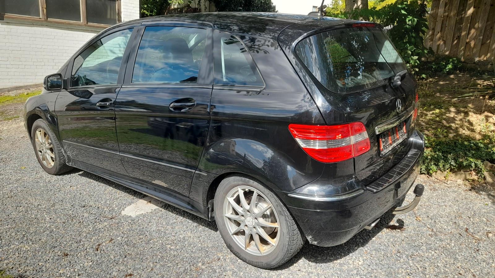 Mercedes-Benz B200 2009 — engine 2.035 cm³, 136 HP (100kW)