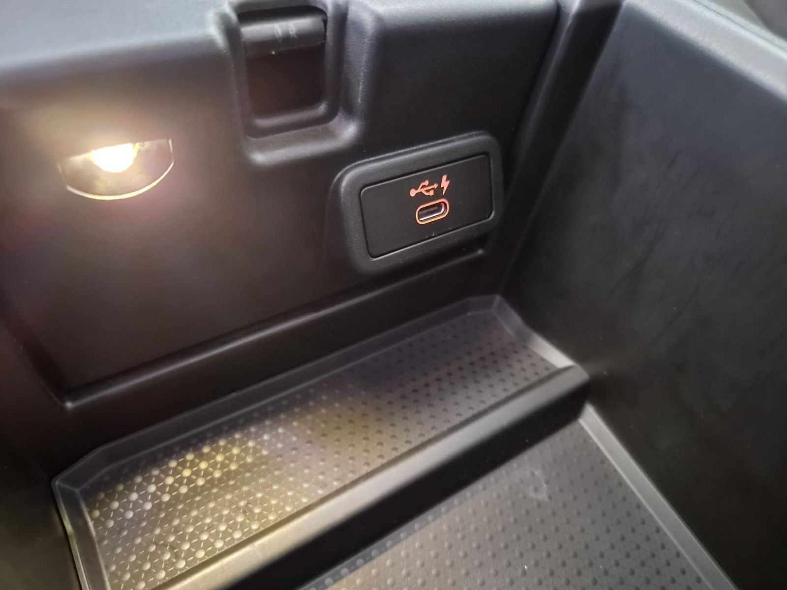 Fahrzeugabbildung BMW 330 e Advantage / NAVI / KLIMA / Garantie
