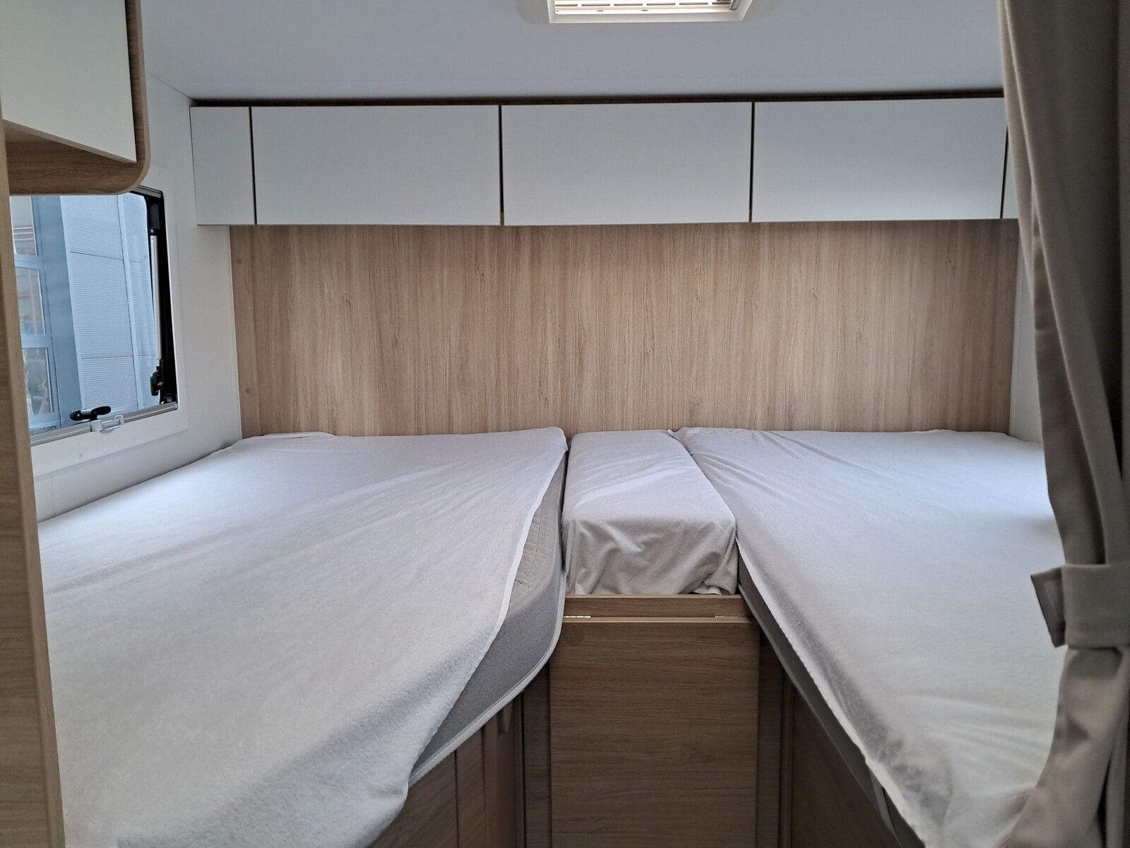 Fahrzeugabbildung Chausson Alkoven C727 First Line  Markise, Solar, RFK