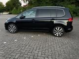 Volkswagen Touran 2.0 TDI Highline | Pano | MatrixLED | AHK - VW Touran Gebrauchtwagen in Oldenburg