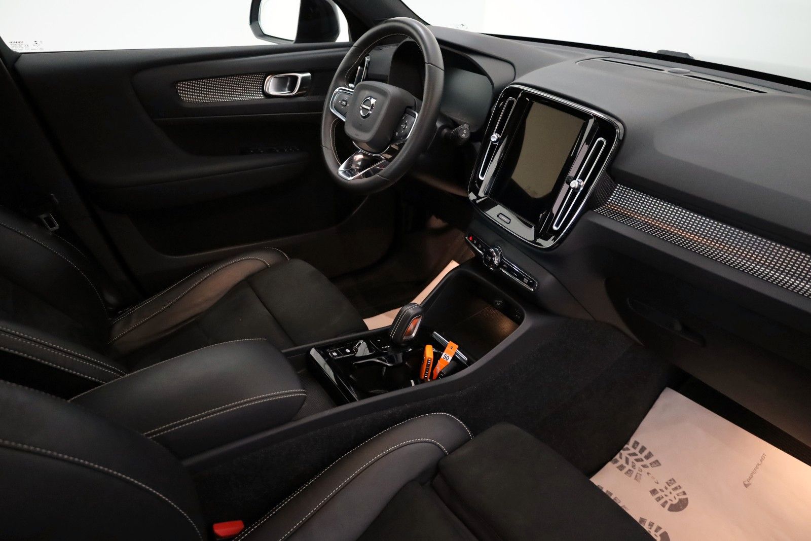Fahrzeugabbildung Volvo XC40 R Design T.Leder,Navi,LED,Kamera,Apple CarP