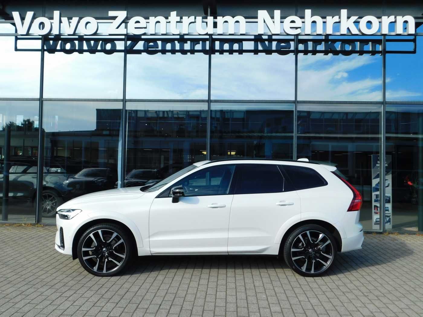 Fahrzeugabbildung Volvo XC60 Diesel B5 D AWD Ultimate Dark