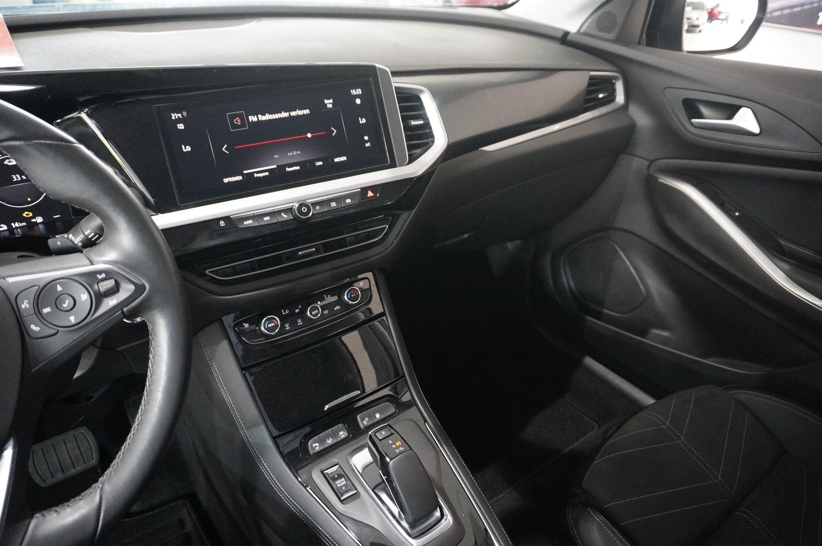 Fahrzeugabbildung Opel Grandland (X) ULTIMATE 4HYBRID NAVI/LED/SPORT/SH