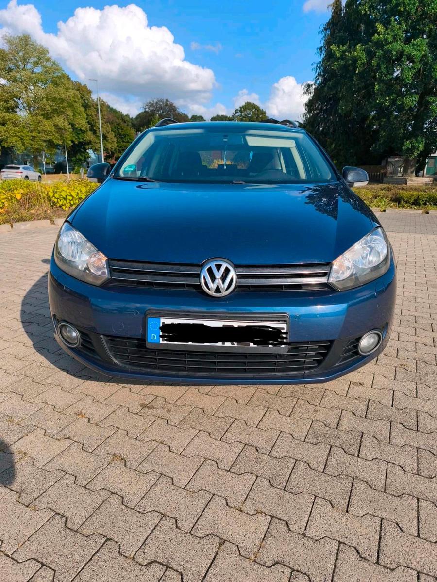 Volkswagen Golf 2011 — rear view