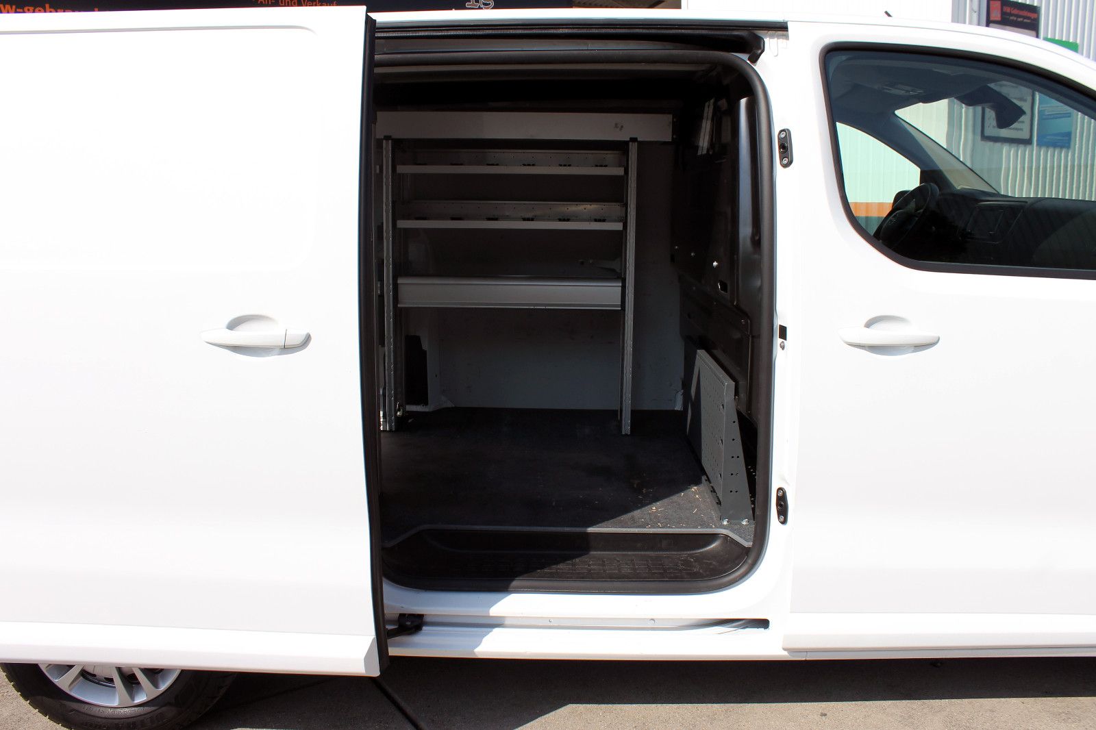 Fahrzeugabbildung Opel Vivaro-e Kasten M 75kWh Elegance 360° PDC TEMP