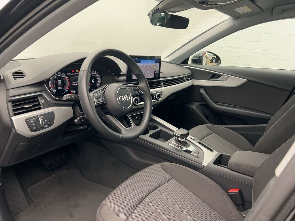 AUDI A4 2024