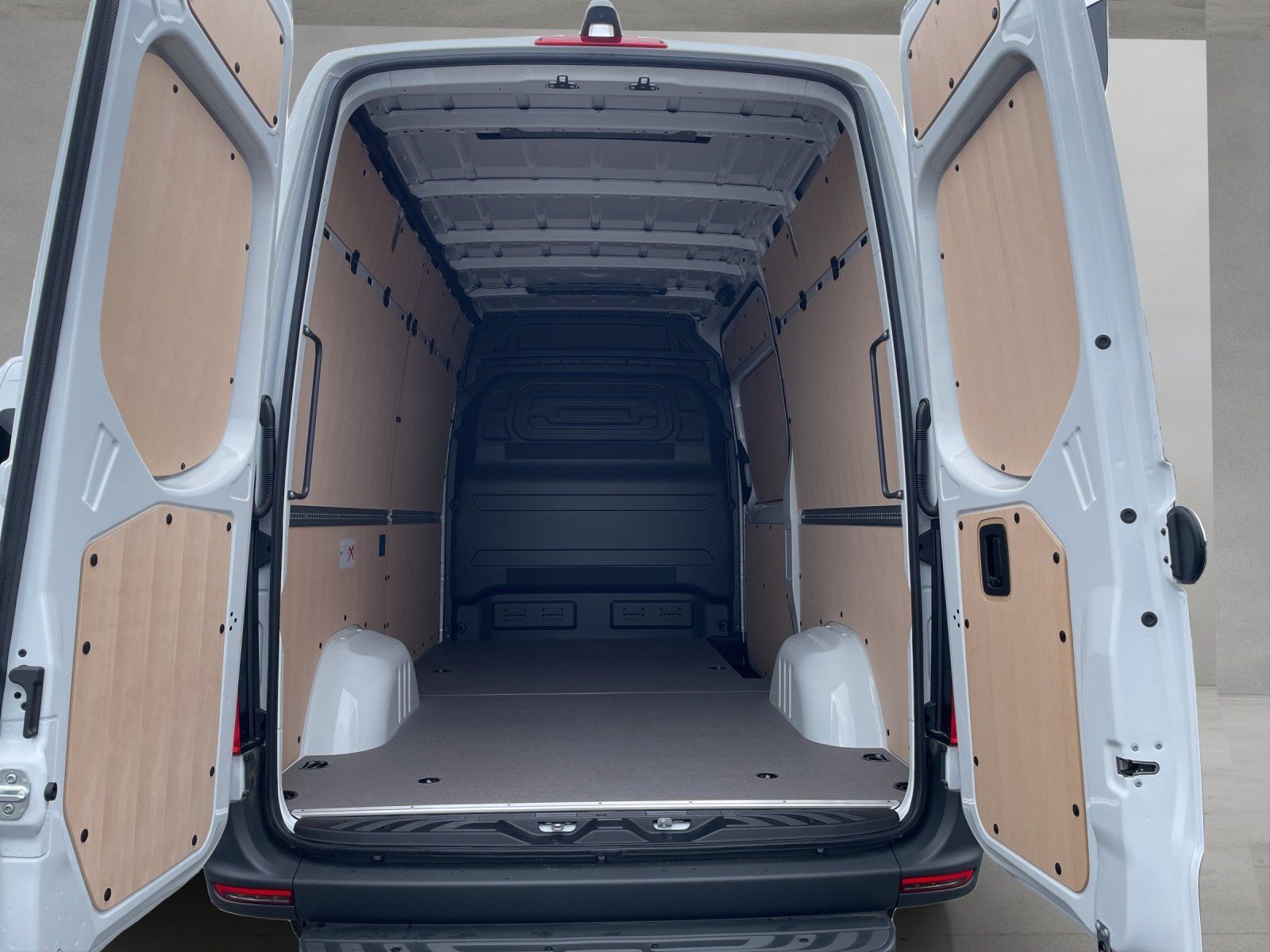 Fahrzeugabbildung Mercedes-Benz eSprinter 320 KA HolzFu RüFa MBUX WinterPaket