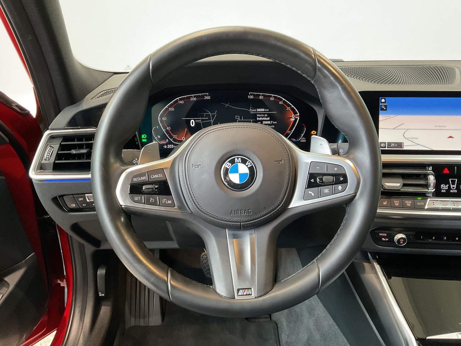 Fahrzeugabbildung BMW 320i Touring Sport Line M Lederlenkrad