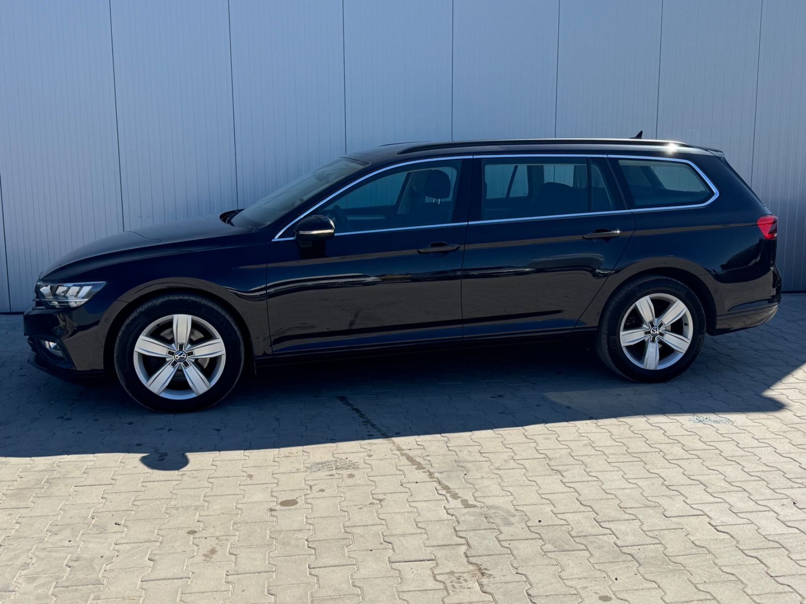 VW Passat Kombi DSG Led Navi ACC AHK Kamera