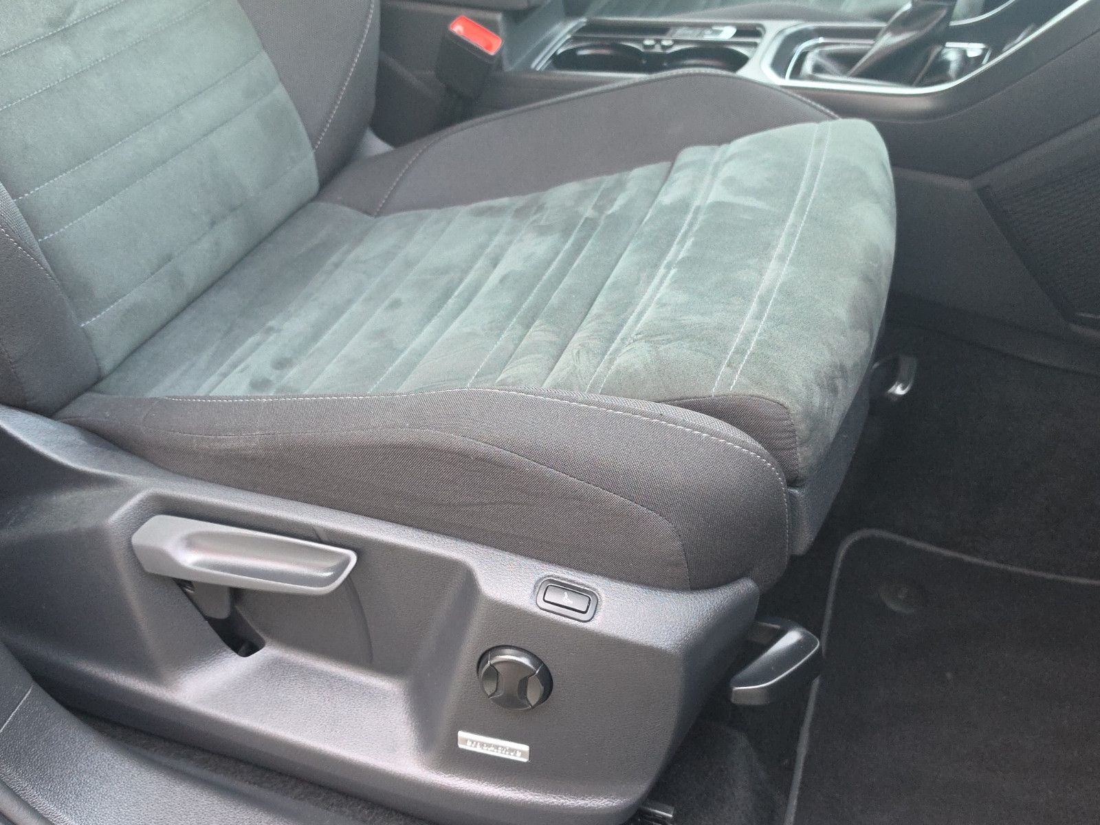 Fahrzeugabbildung Volkswagen Touran Highline BMT/Start-Stop AUTOMATIK 1.Hand