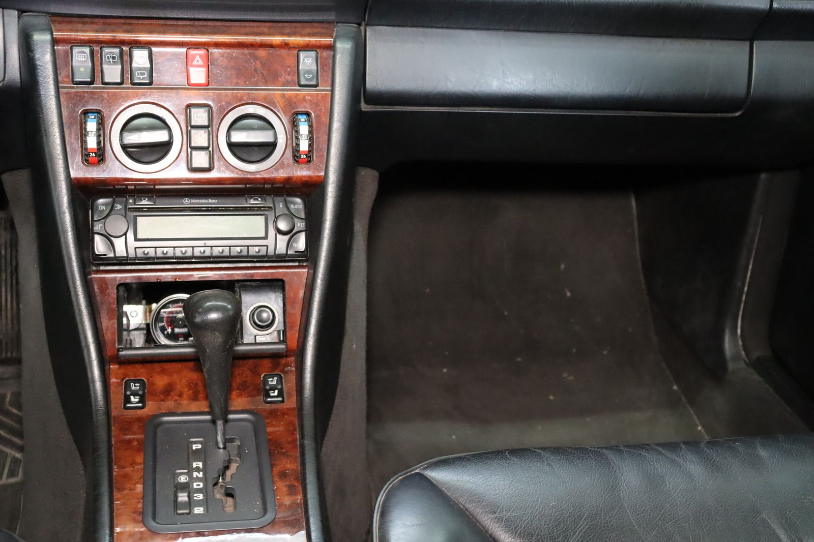 Fahrzeugabbildung Mercedes-Benz E 300 W124 Restauriert Leder * Sitzhzg.* Klima