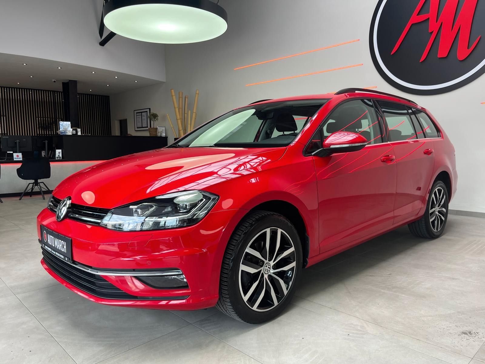 Fahrzeugabbildung Volkswagen Golf VII Variant 2.0 TDI Highline*Pano*RFK*AHK*L