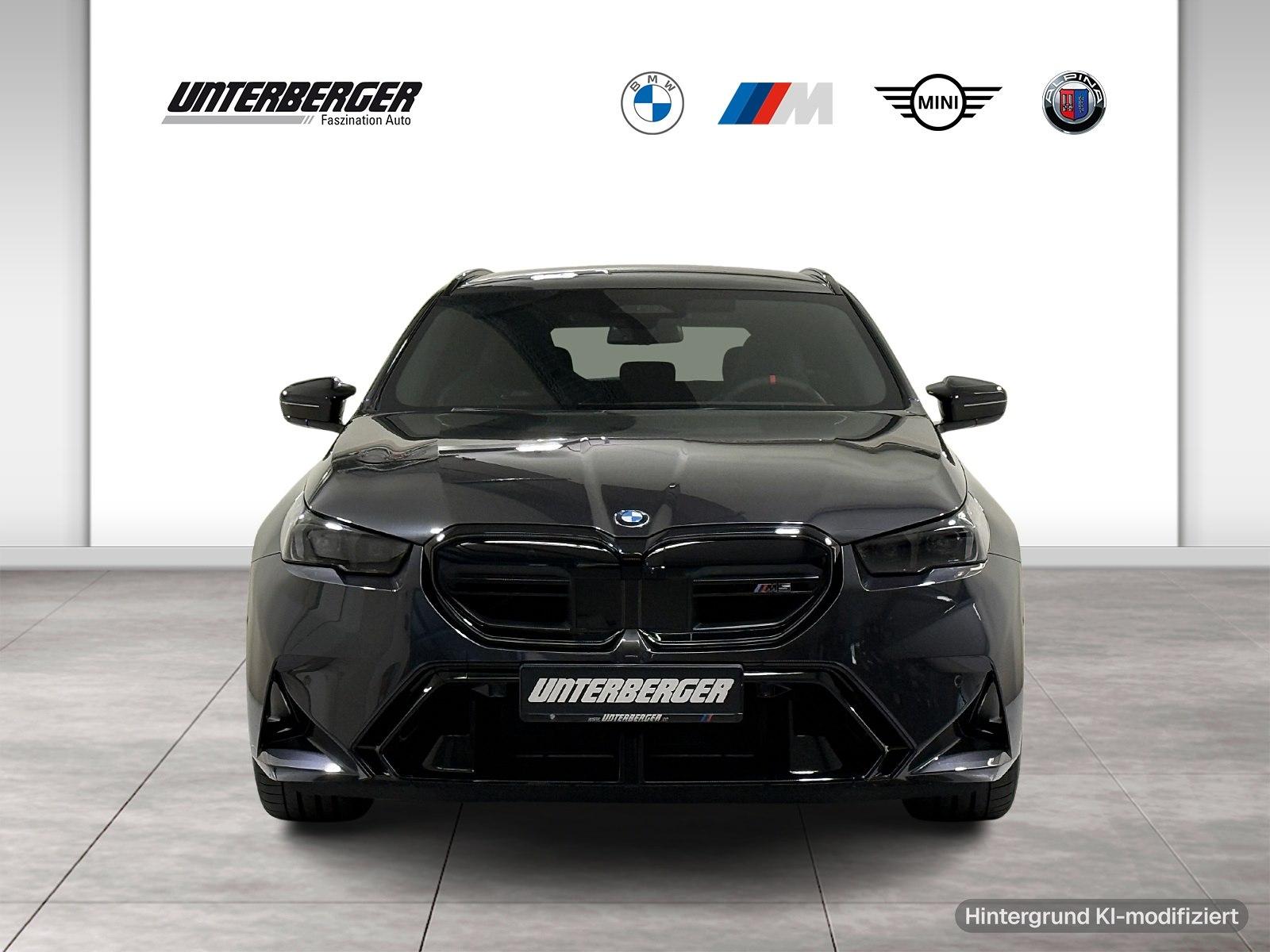 BMW M5 Touring Vmax ACC 360 AHK B&W Pano