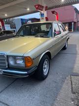 Mercedes-Benz Mercedes W123 230 E Original TÜV Neu/ H Ke... - Mercedes-Benz 230 Gebrauchtwagen in München