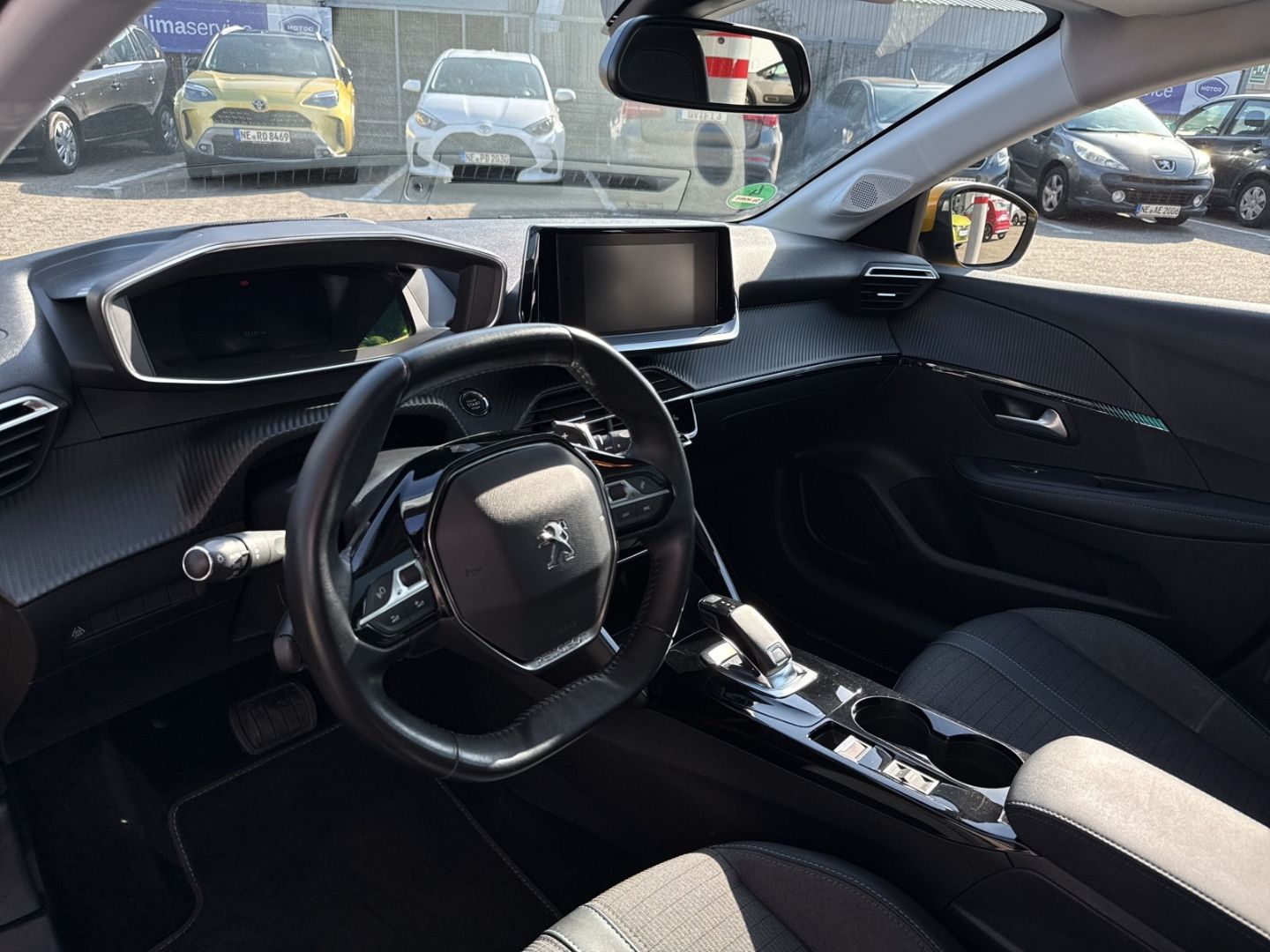 Fahrzeugabbildung Peugeot 208 Allure SKY 1.2 PureTech 100 Allwetter Panor