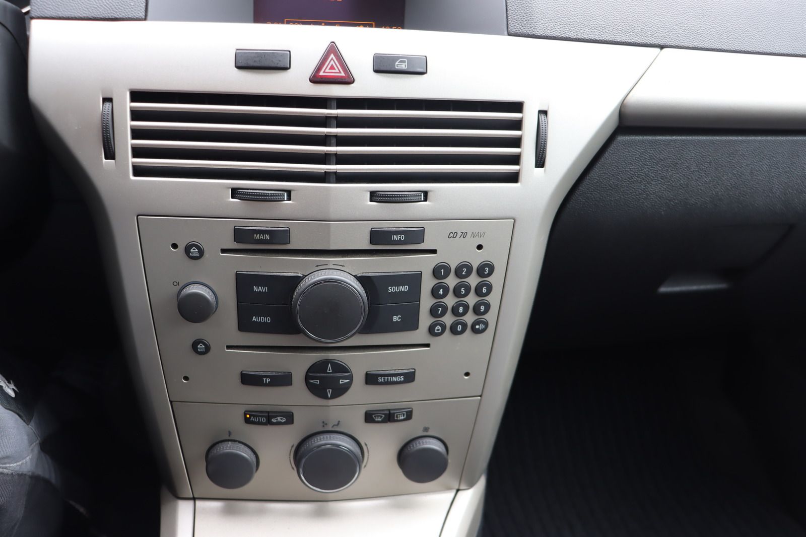 Fahrzeugabbildung Opel Astra 1.4i TWINPORT Edition * Klima * HU/AU neu