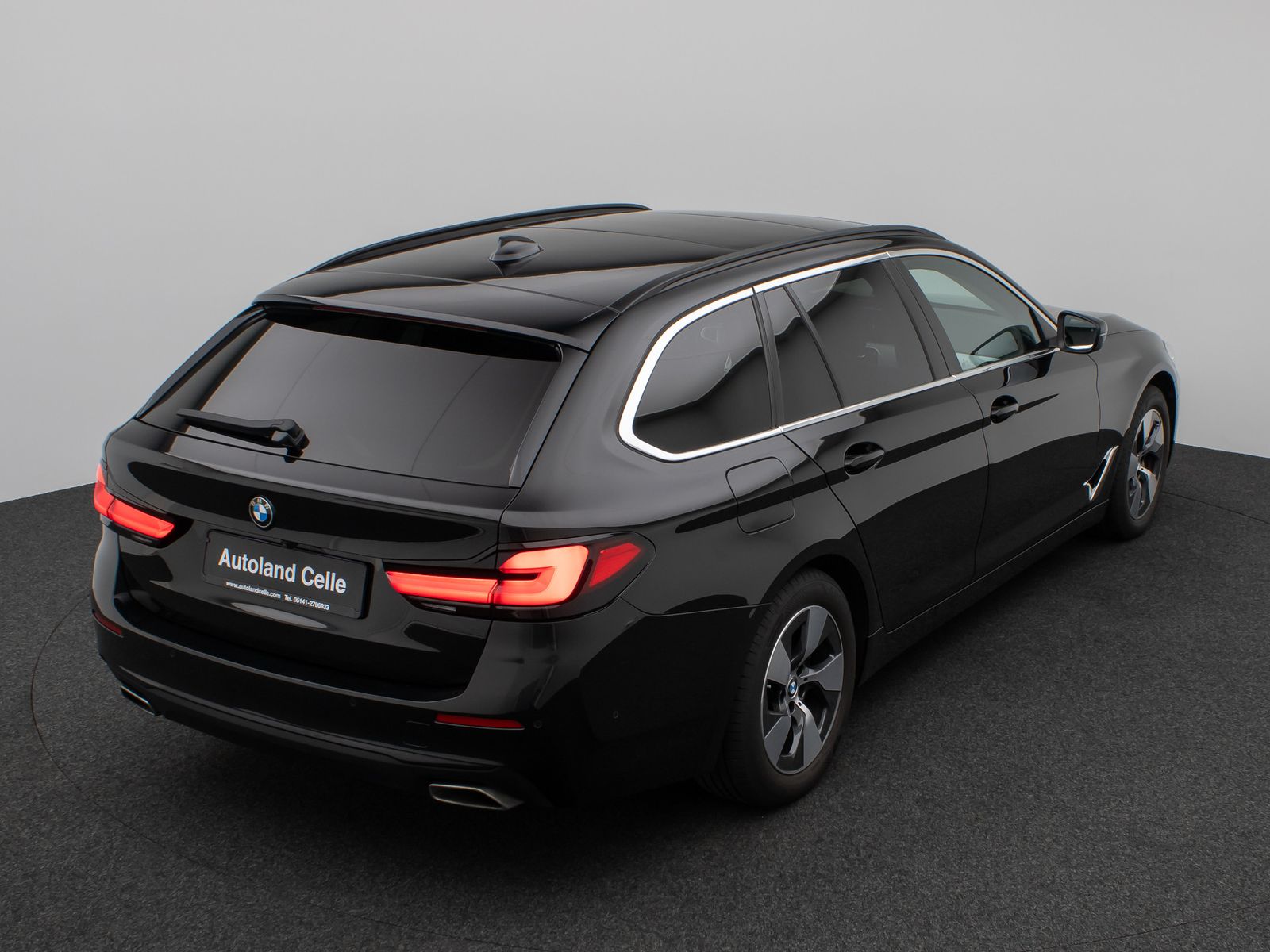 Fahrzeugabbildung BMW 520d xD Panorama Kamera HUD DAB H/K AHK Leder