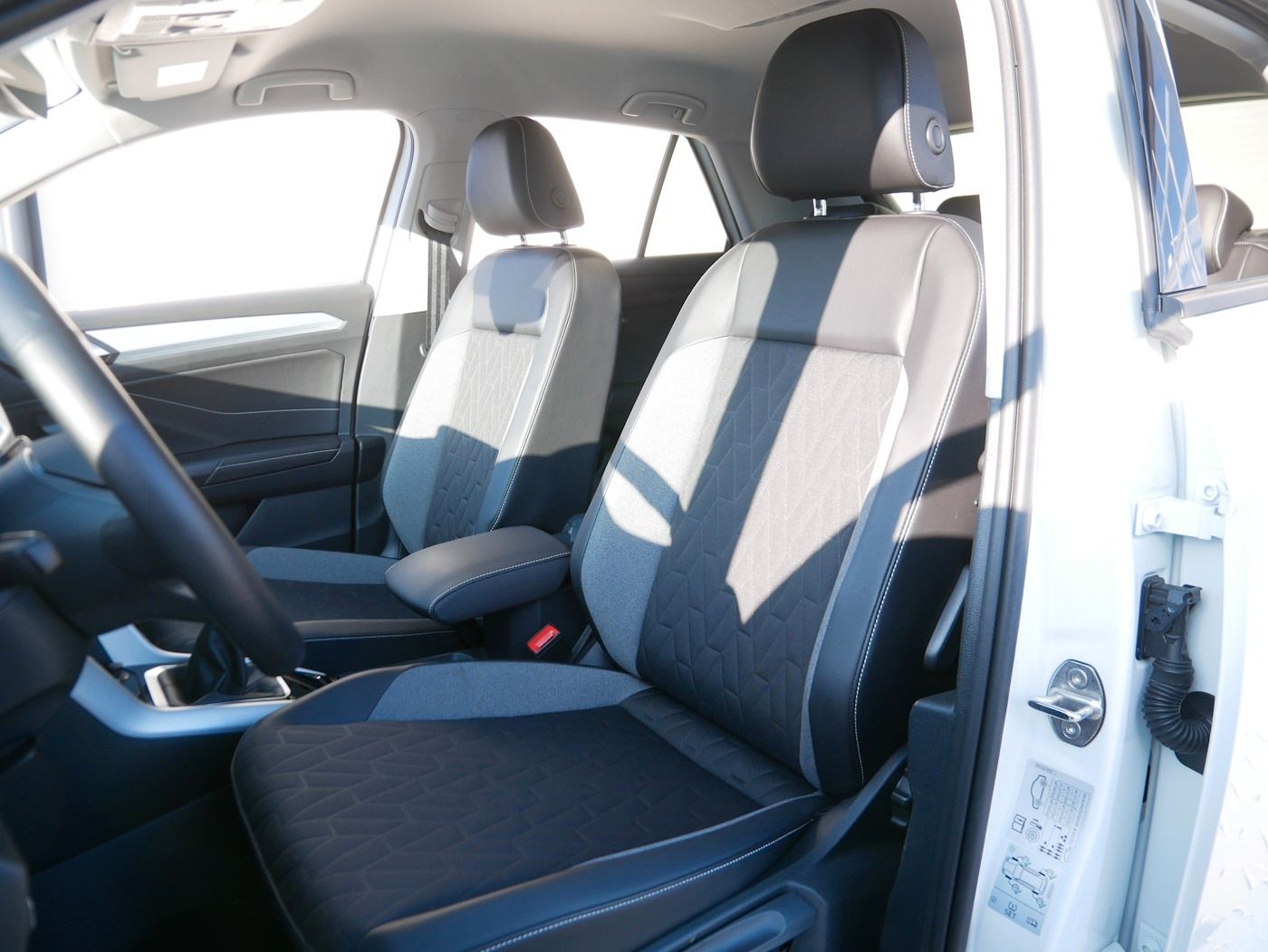 Fahrzeugabbildung Volkswagen T-Roc 1.0 TSI GOAL NEU35T ACC LED SHZ Allwetter