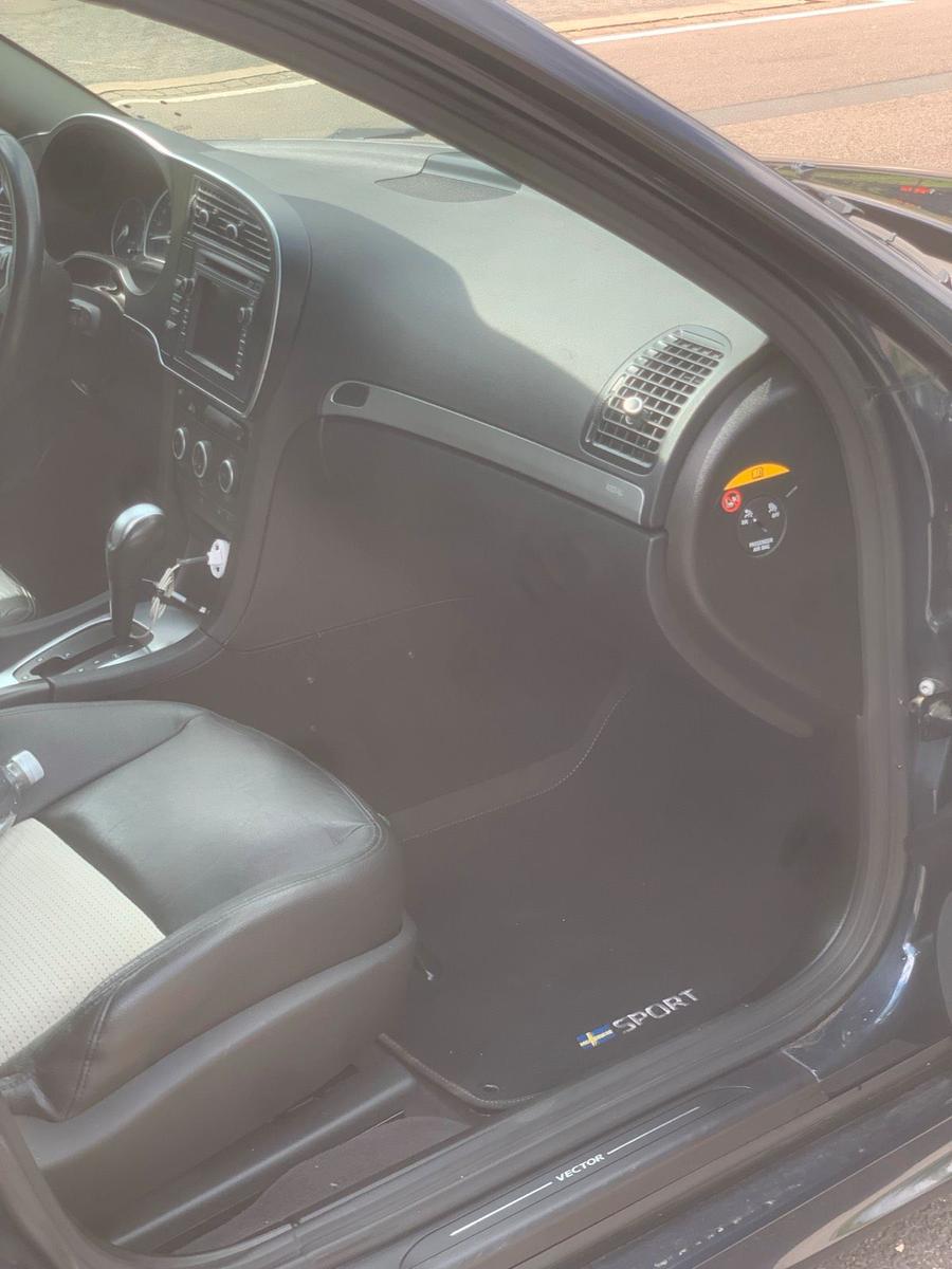 Saab 9-3 2010 — photo 8