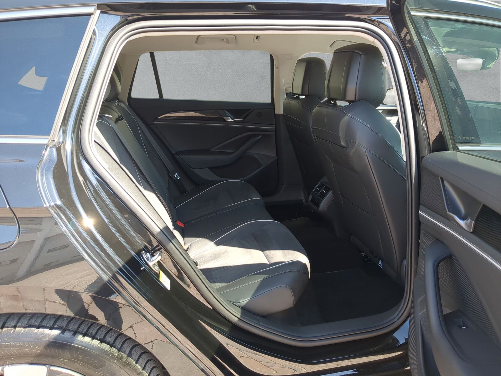 Fahrzeugabbildung Volkswagen Passat Variant 2.0 TDI Business AHK Kamera SHZ A