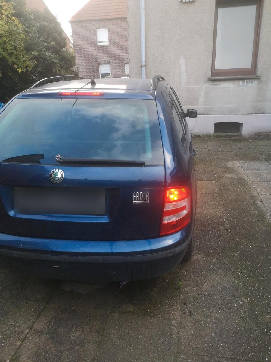 Skoda Fabia 2006 — rear view