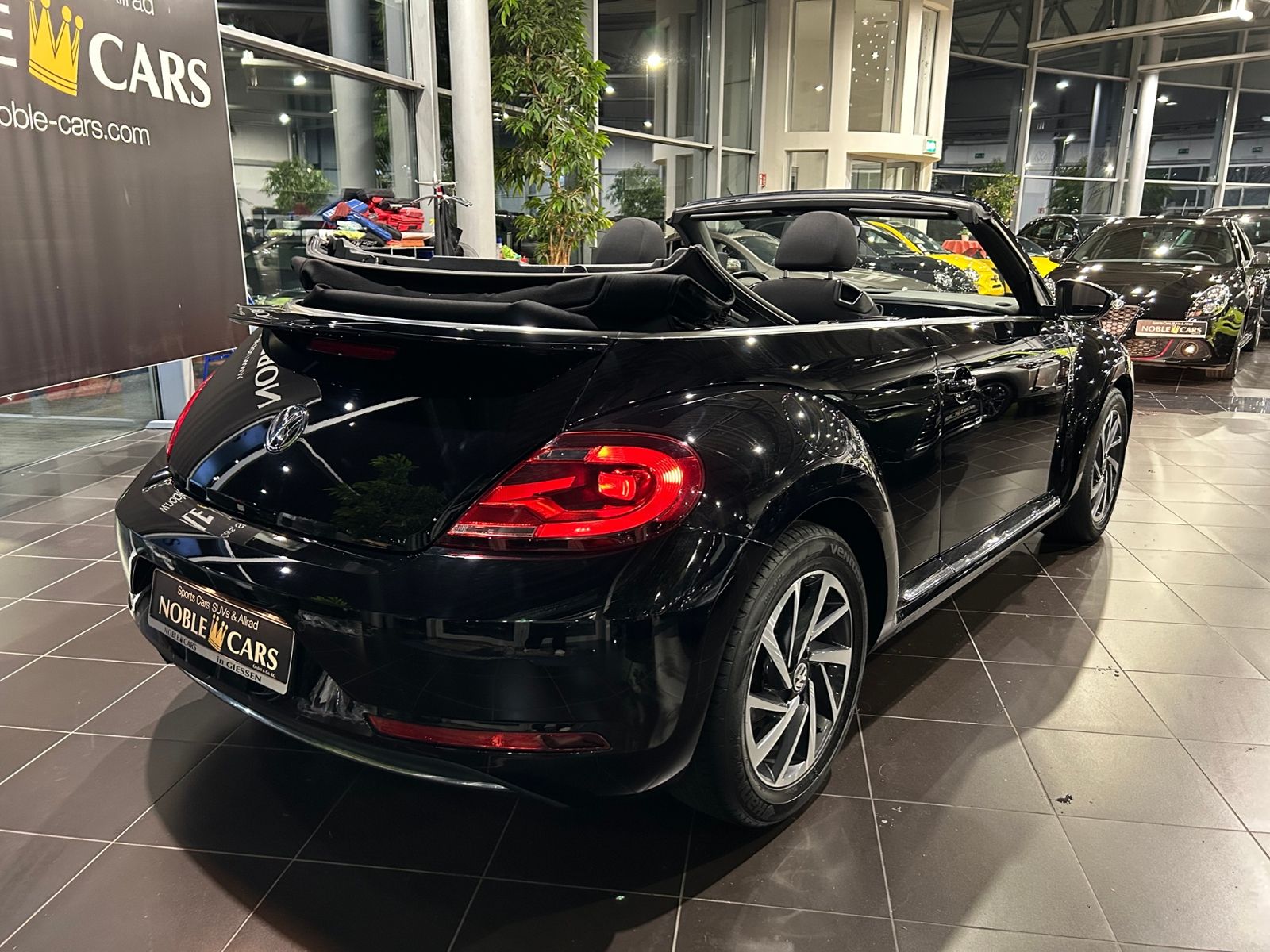 Fahrzeugabbildung Volkswagen Beetle Cabriolet Design BMT NAVI LEDER