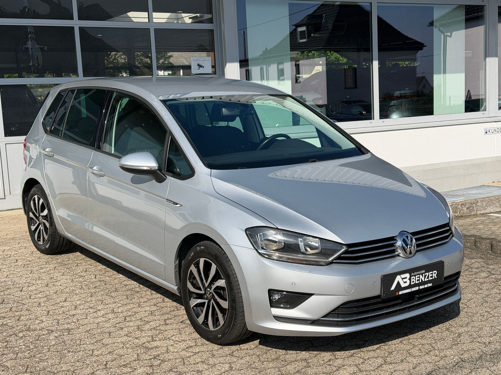 Fahrzeugabbildung Volkswagen Golf Sportsvan VII Lounge /AUTOMATIK/ACC/SHZ/