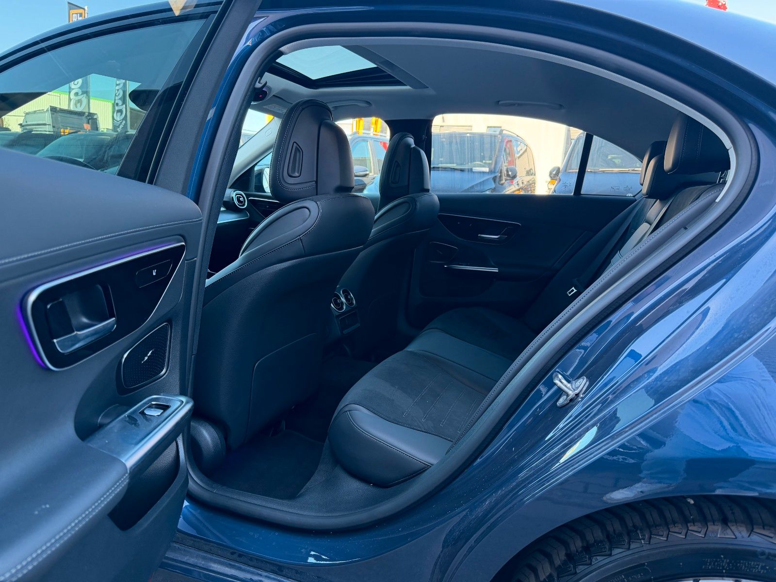 Fahrzeugabbildung Mercedes-Benz C 220d AMG+AHK+ESD+Night+TotW+RKamera