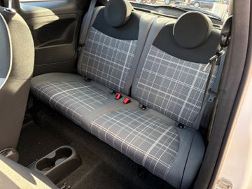 Fahrzeugabbildung Fiat 500 Lounge DAB Uconnect Temp. CarPlay uvm