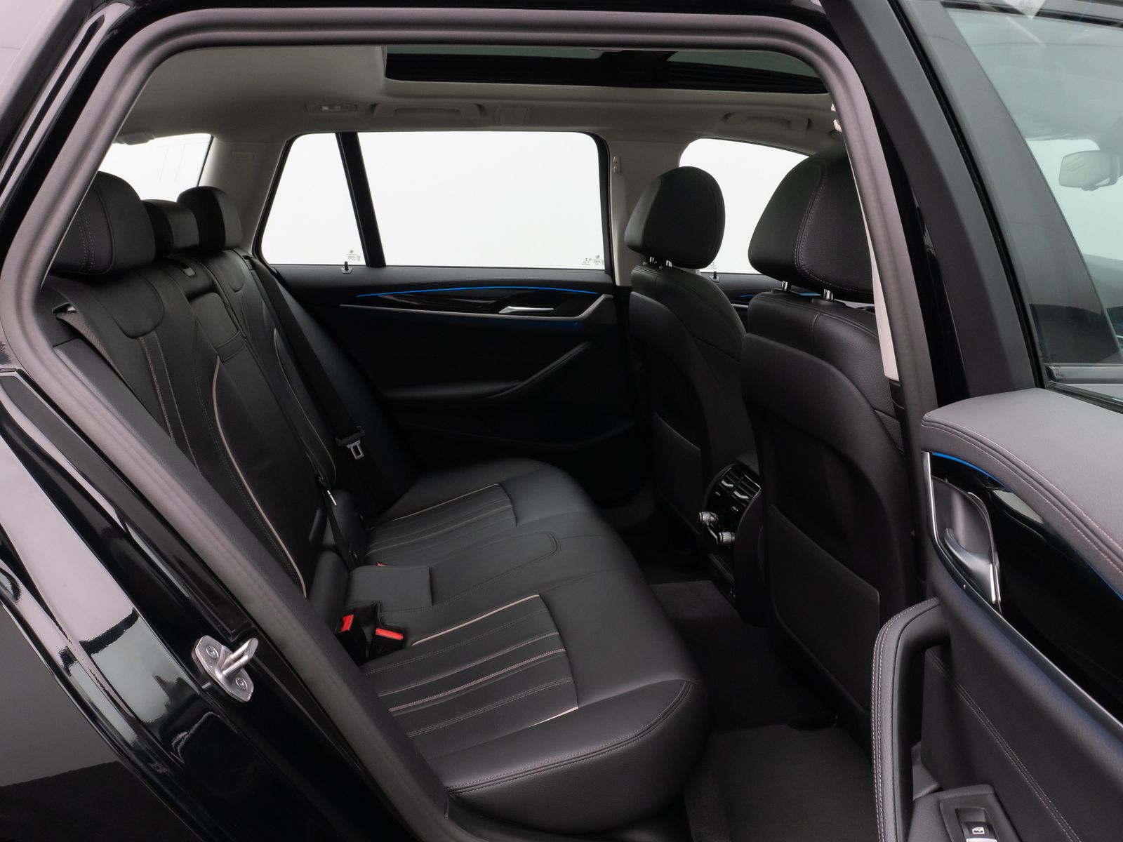 Fahrzeugabbildung BMW 530e Luxury Line Panorama Kamera HUD DAB 4xKlima