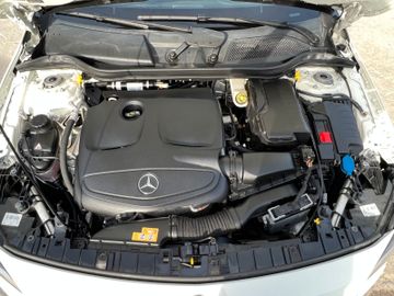 Fahrzeugabbildung Mercedes-Benz GLA 200 7-Gtronic Urban Navi Kamera Sitzheizung