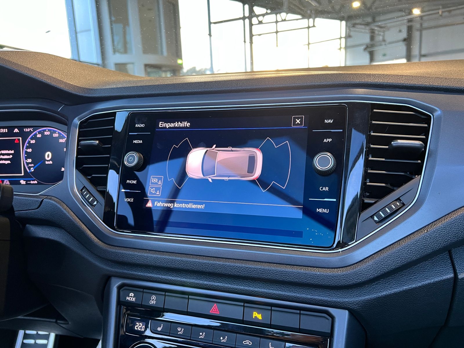 Fahrzeugabbildung Volkswagen T-Roc Cabrio R-Line Black AHK BEATS NAVI SHZ