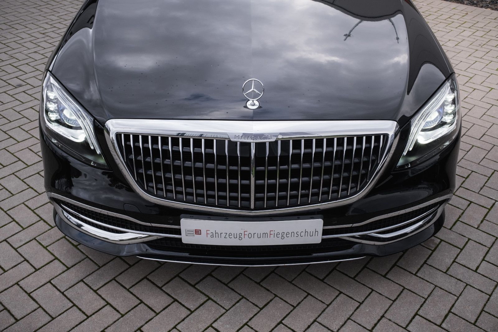 Fahrzeugabbildung Mercedes-Benz S 560 S  Maybach 4Matic-Park-Paket-Burmester
