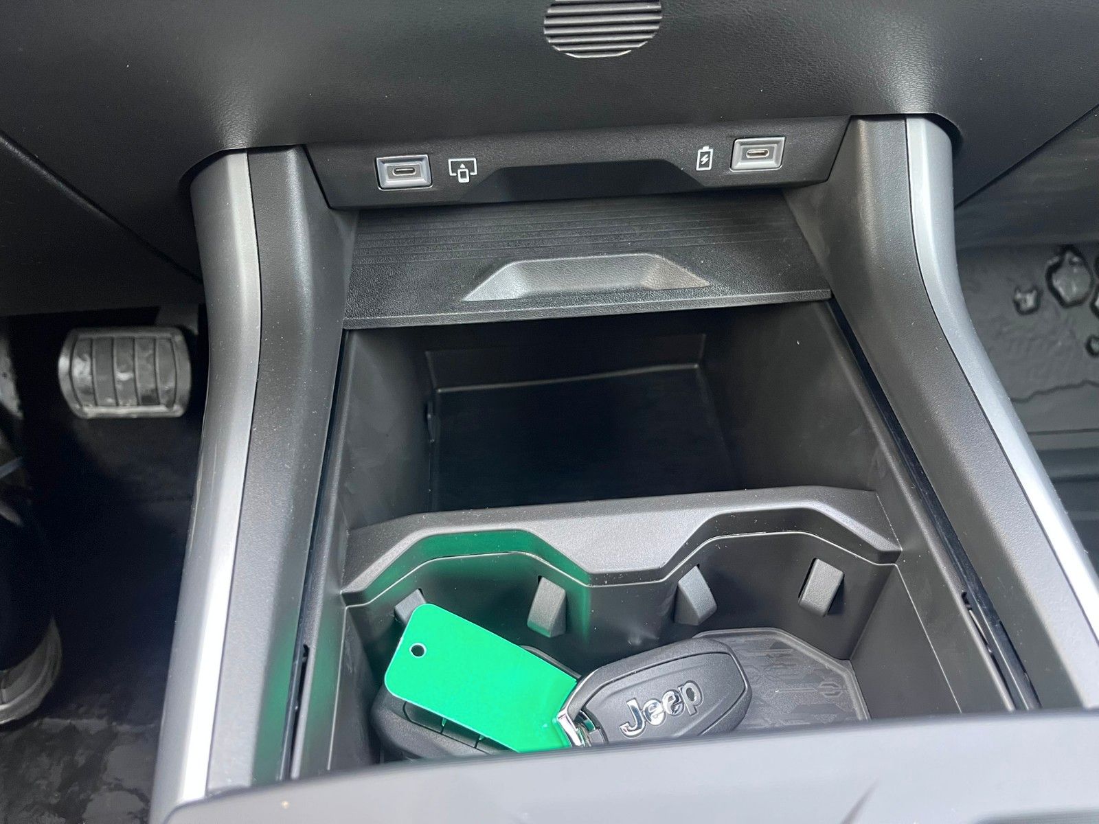 Fahrzeugabbildung Jeep Compass E-Hybrid 1.2 eDCT 100 kW First Edition