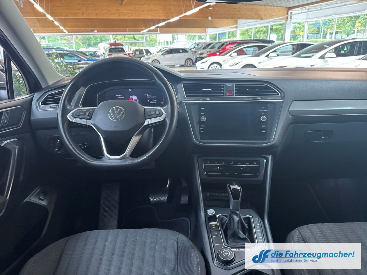 Fahrzeugabbildung Volkswagen Tiguan Life 4Motion 2.0 TDI AHK-klappbar Navi Di