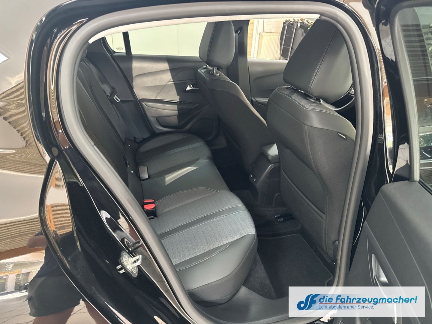 Fahrzeugabbildung Peugeot 208 e- Allure 136 Navi LED Apple CarPlay Android