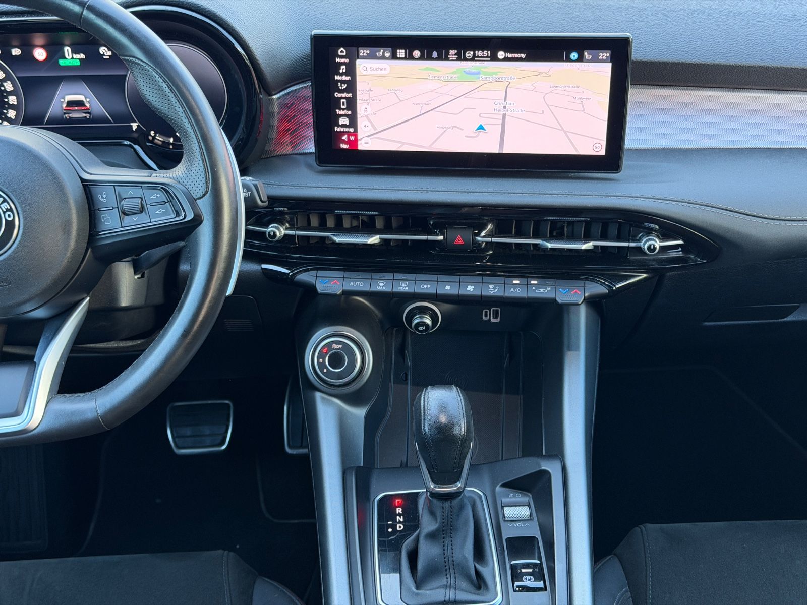 Fahrzeugabbildung Alfa Romeo Tonale Edizione Speciale/DNA/ACC/APPLE-CAR