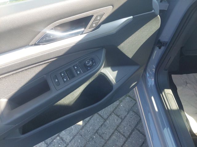 Golf VIII 1.0 eTSI DSG+Navi+Climatronic+LED+ACC