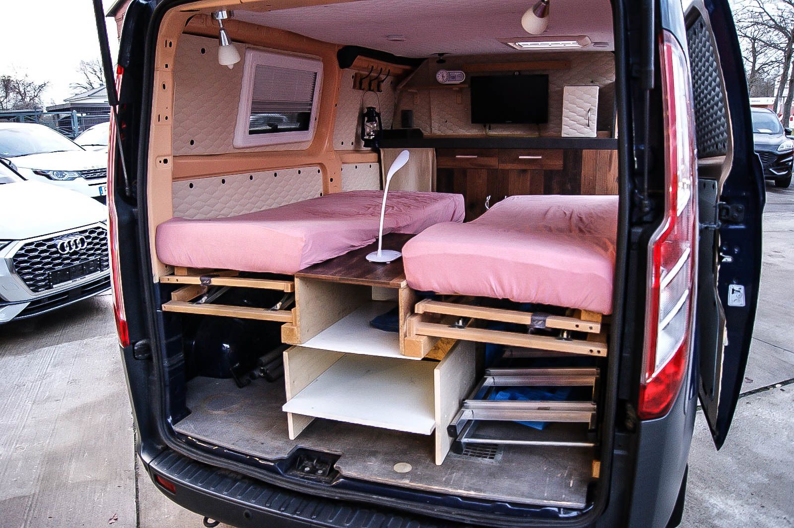 Fahrzeugabbildung Ford Transit Custom Camper TDCi BETTEN WC JALOUSIE TV